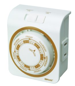 Woods Indoor Mechanical Outlet Timer 125 volt White