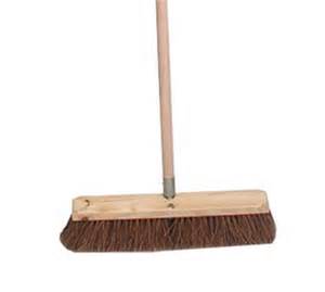 18" PUSH BROOM W/HANDLE